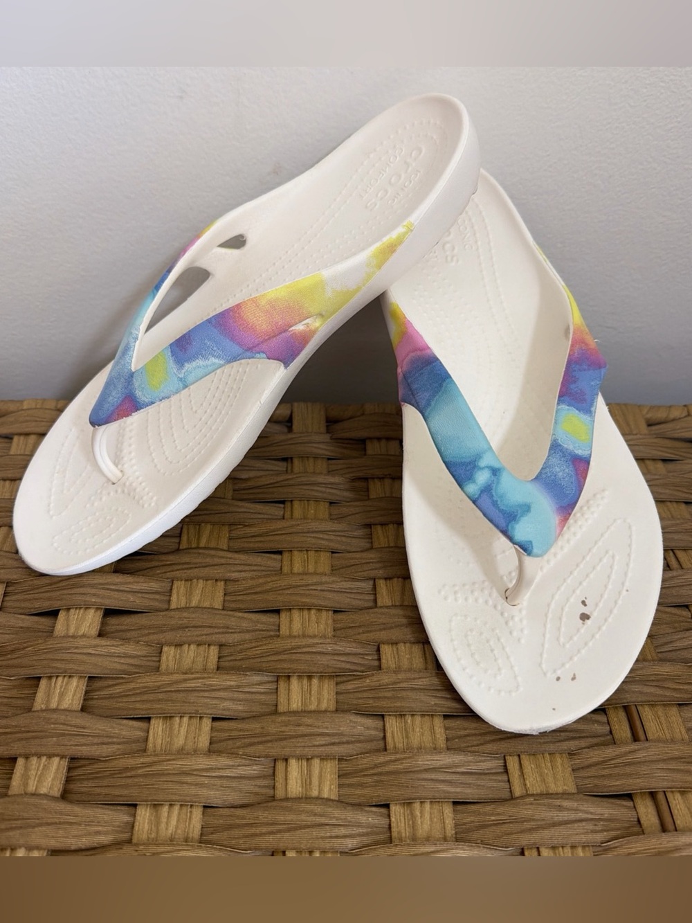 Crocs Women’s 9 Tie Dye Tropical Kadee II Flip Flop Thong Sandals Lightweight